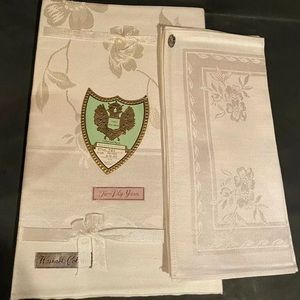 Vintage Tablecloth And Napkins Set TOYOBO New